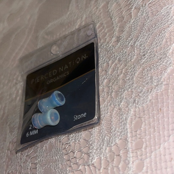 🪴2G/6MM stone Pierced Nation plugs! - Picture 4 of 4